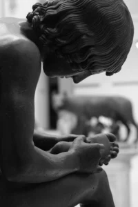 Parte-de-la-exposición-de-fotografía-y-del-libro-de-Pedro-Parra-Moyano